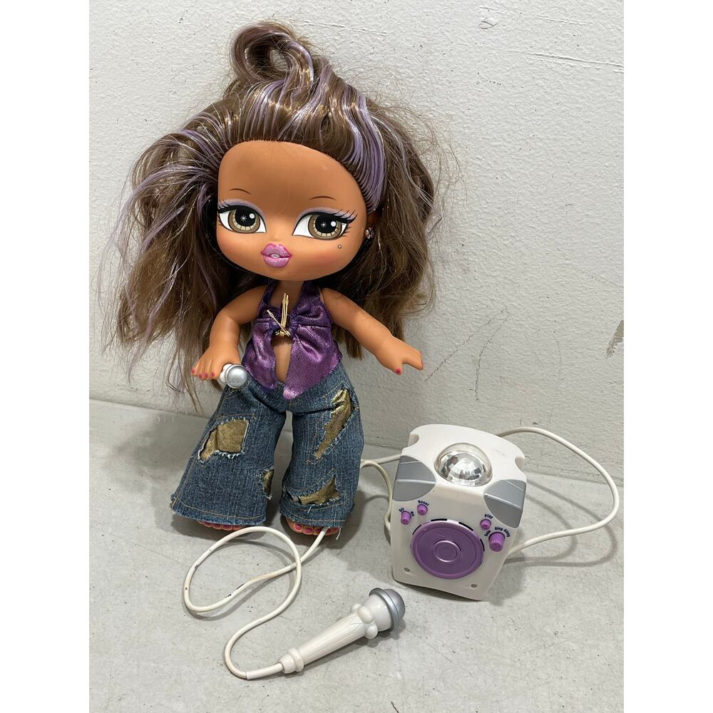 MGA Karaoke Doll BRATZ Jade Dances Sing Microphone